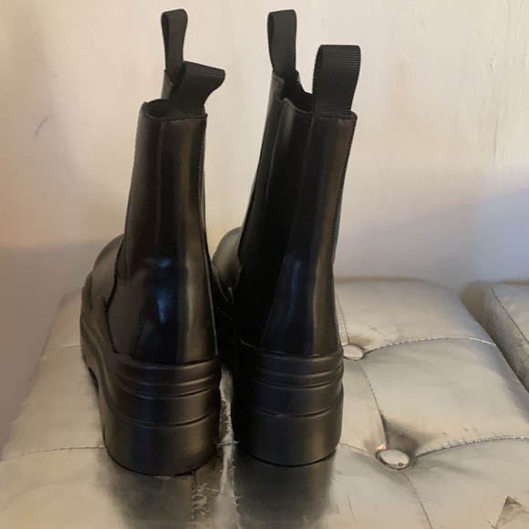 ABATA  black platform ankle boots size 7.5. - Picture 3 of 5